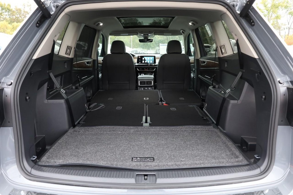 Volkswagen Atlas Vehicle Full-screen Gallery Image 9