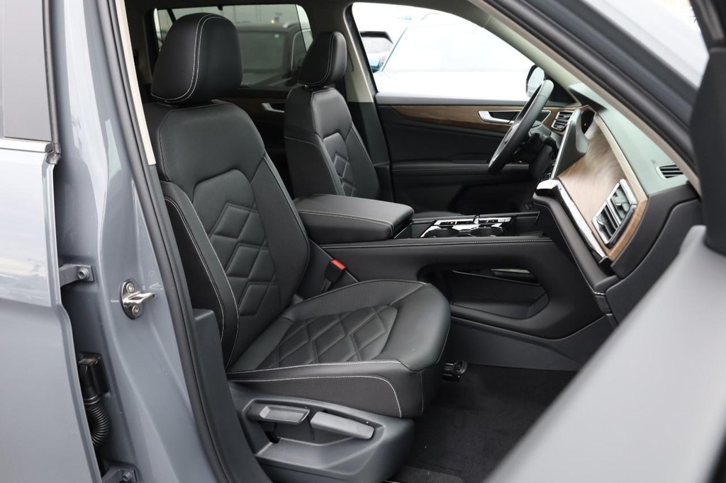 Volkswagen Atlas Vehicle Full-screen Gallery Image 30