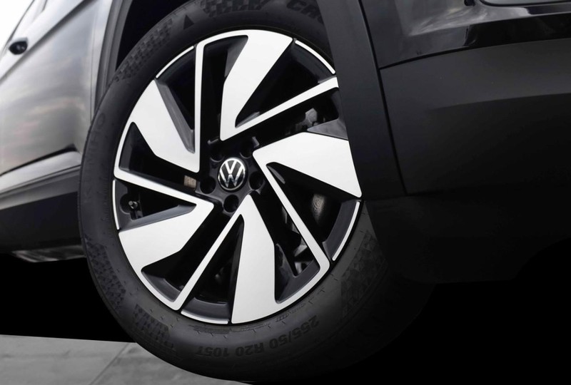 Volkswagen Atlas Vehicle Full-screen Gallery Image 3