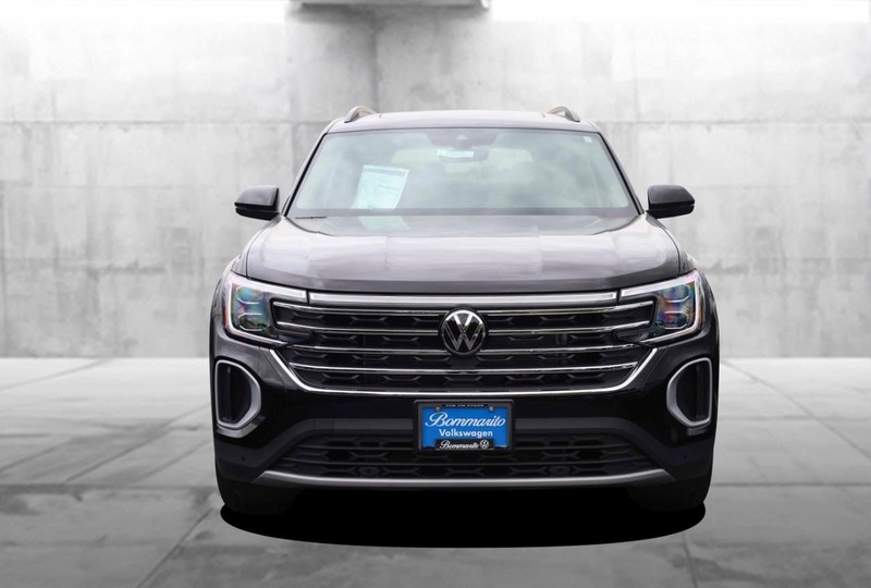 Volkswagen Atlas Vehicle Full-screen Gallery Image 4