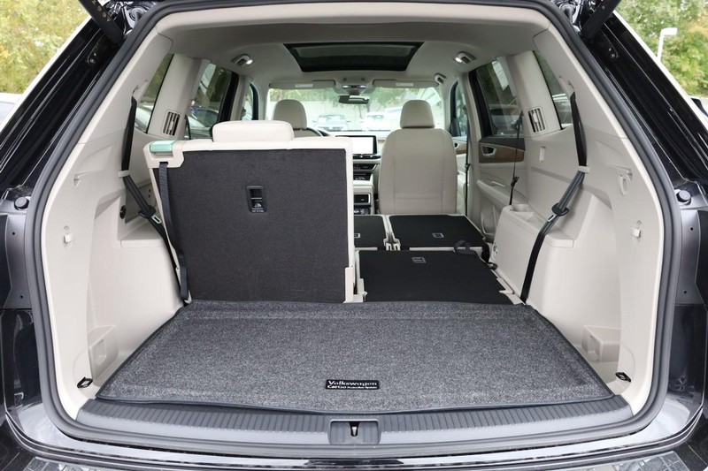 Volkswagen Atlas Vehicle Full-screen Gallery Image 8