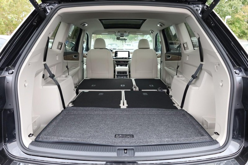 Volkswagen Atlas Vehicle Full-screen Gallery Image 9