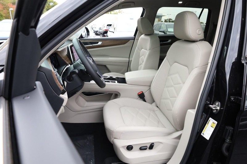 Volkswagen Atlas Vehicle Full-screen Gallery Image 10