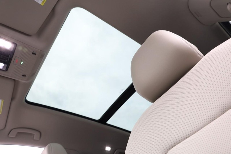 Volkswagen Atlas Vehicle Full-screen Gallery Image 11