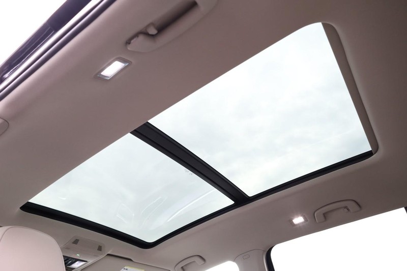 Volkswagen Atlas Vehicle Full-screen Gallery Image 12