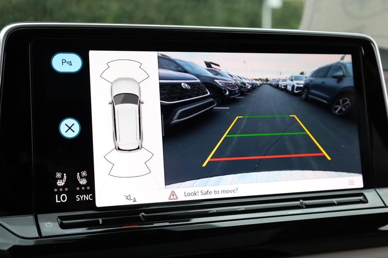 Volkswagen Atlas Vehicle Full-screen Gallery Image 16