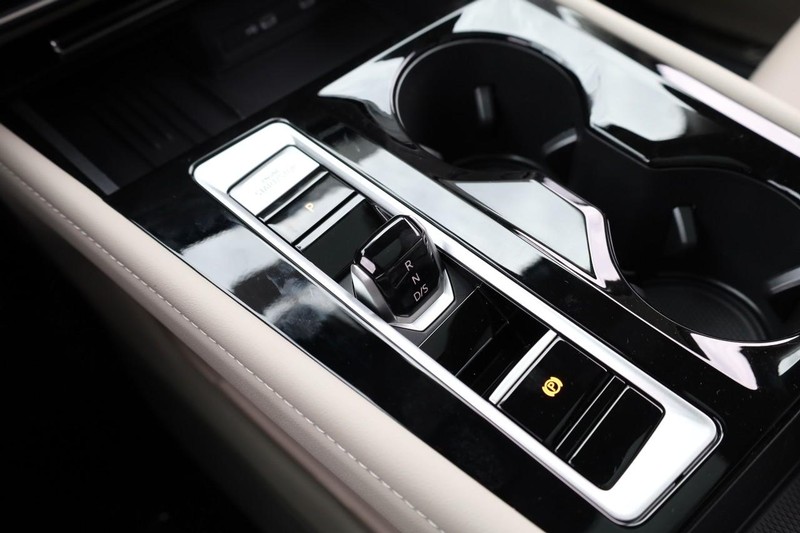 Volkswagen Atlas Vehicle Full-screen Gallery Image 19