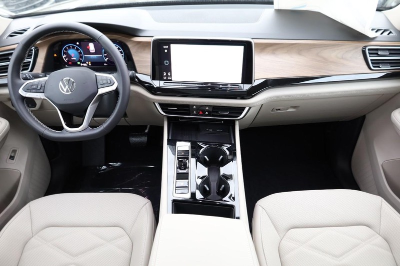 Volkswagen Atlas Vehicle Full-screen Gallery Image 26