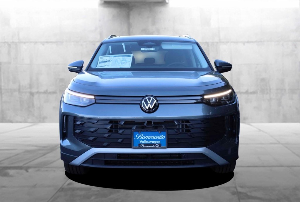 Volkswagen Tiguan Vehicle Full-screen Gallery Image 4