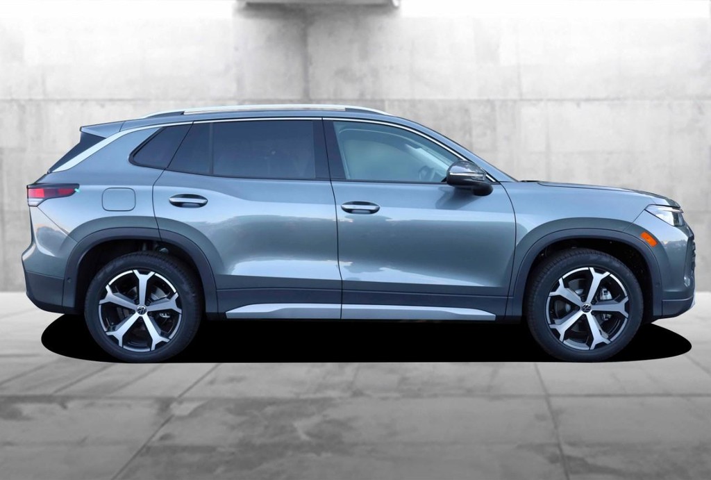 Volkswagen Tiguan Vehicle Full-screen Gallery Image 5