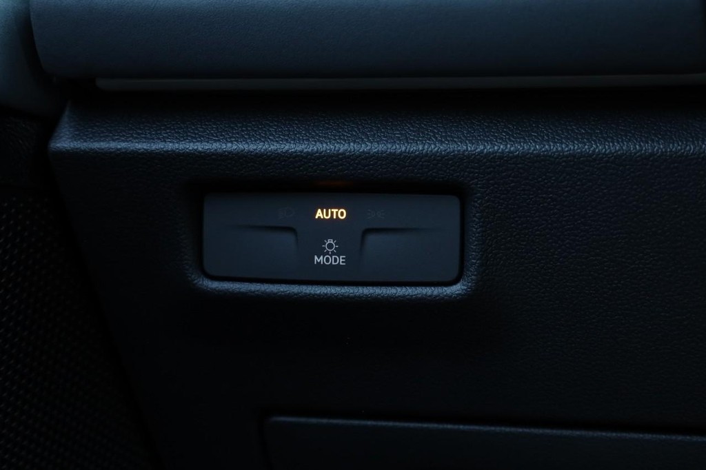 Volkswagen Tiguan Vehicle Full-screen Gallery Image 20