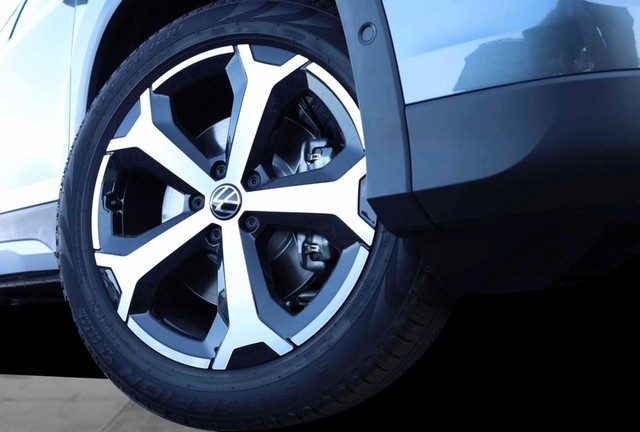 Volkswagen Tiguan Vehicle Image 03