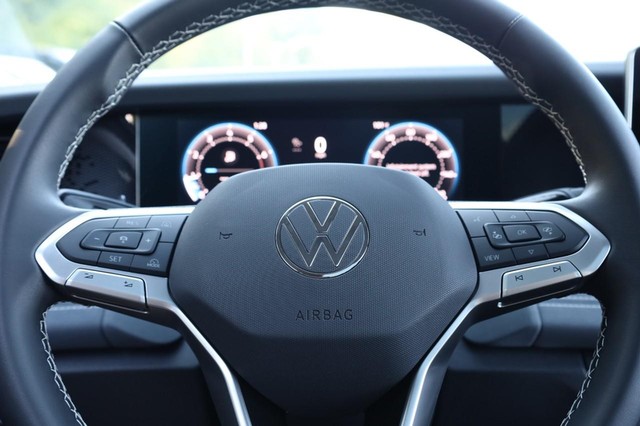 Volkswagen Tiguan Vehicle Image 11