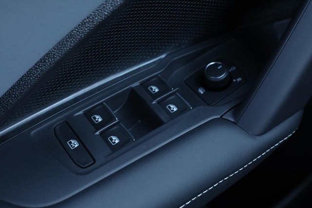 Volkswagen Tiguan Vehicle Image 19