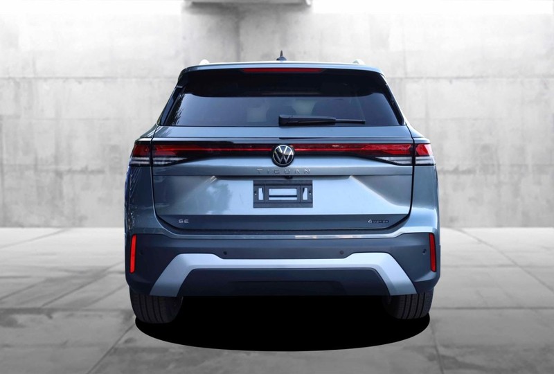 Volkswagen Tiguan Vehicle Full-screen Gallery Image 6