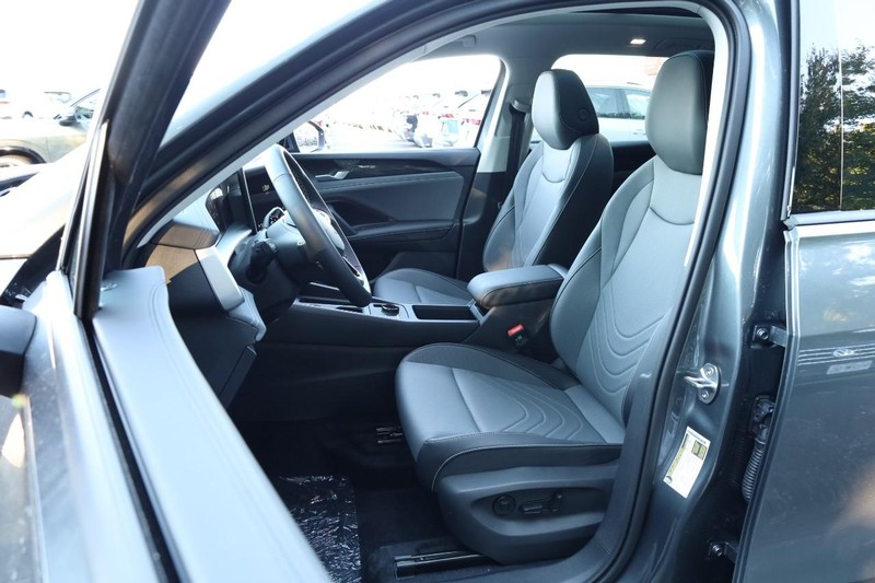 Volkswagen Tiguan Vehicle Full-screen Gallery Image 8