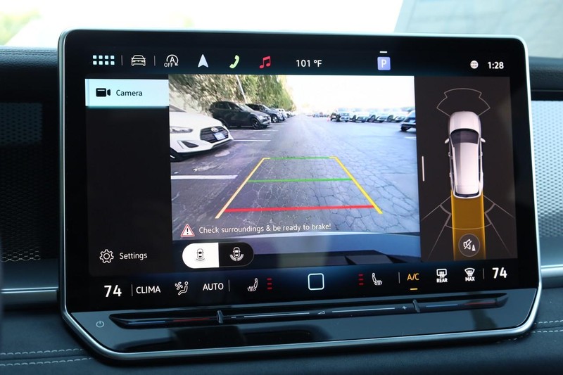 Volkswagen Tiguan Vehicle Full-screen Gallery Image 14