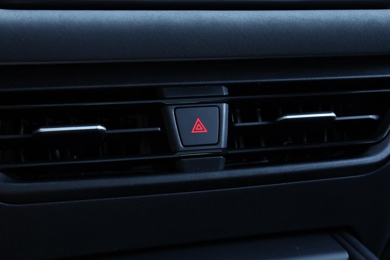 Volkswagen Tiguan Vehicle Full-screen Gallery Image 15