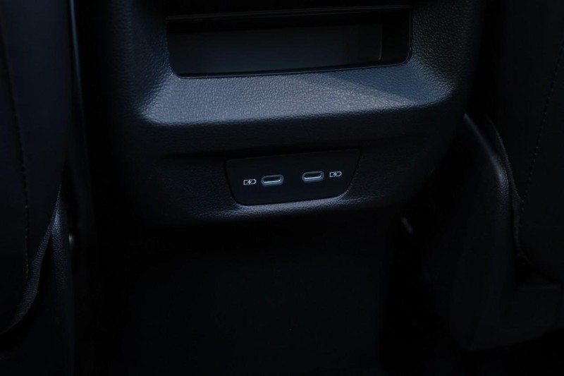 Volkswagen Tiguan Vehicle Full-screen Gallery Image 22