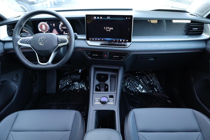 Volkswagen Tiguan Vehicle Full-screen Gallery Image 23