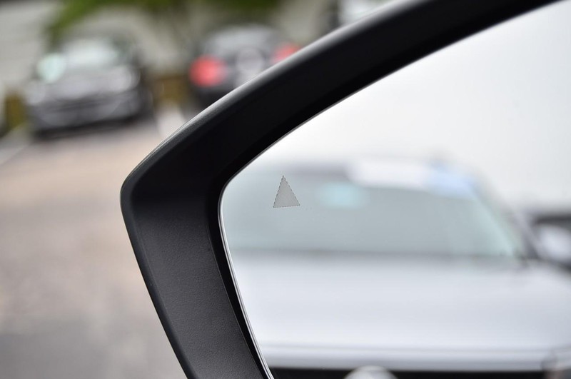 Mazda CX-50 Vehicle Full-screen Gallery Image 09