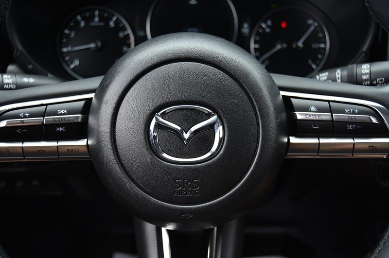 Mazda CX-50 Vehicle Full-screen Gallery Image 18