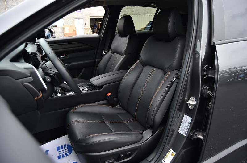 Mazda CX-50 Vehicle Full-screen Gallery Image 19