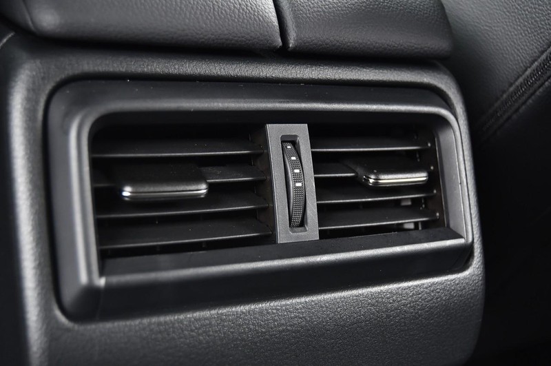 Mazda CX-50 Vehicle Full-screen Gallery Image 23