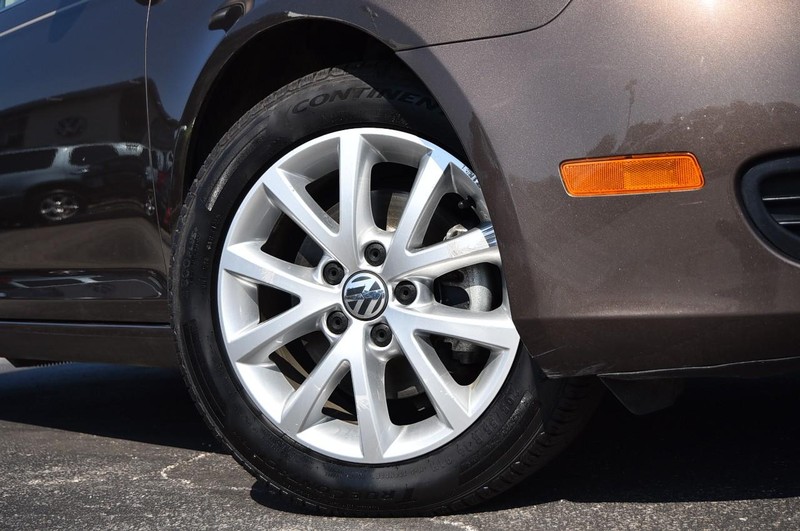 Volkswagen Jetta SportWagen Vehicle Image 03