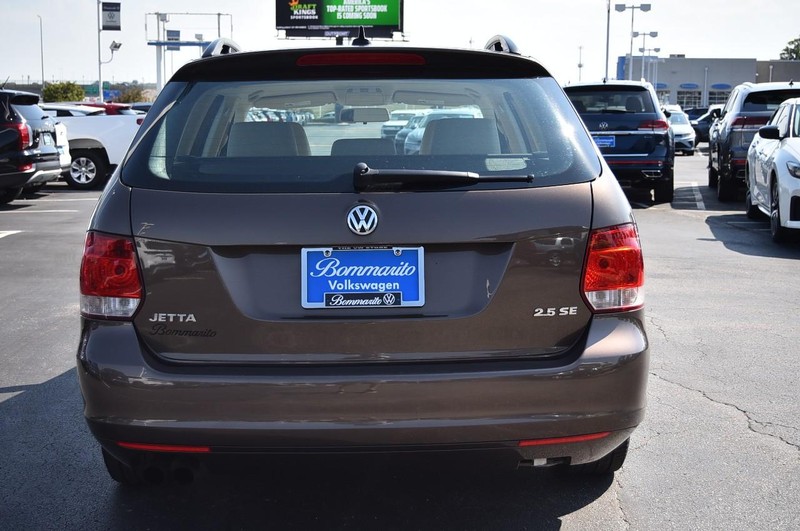 Volkswagen Jetta SportWagen Vehicle Image 06