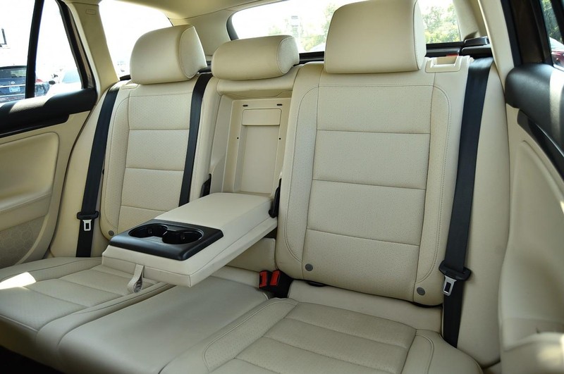 Volkswagen Jetta SportWagen Vehicle Image 17