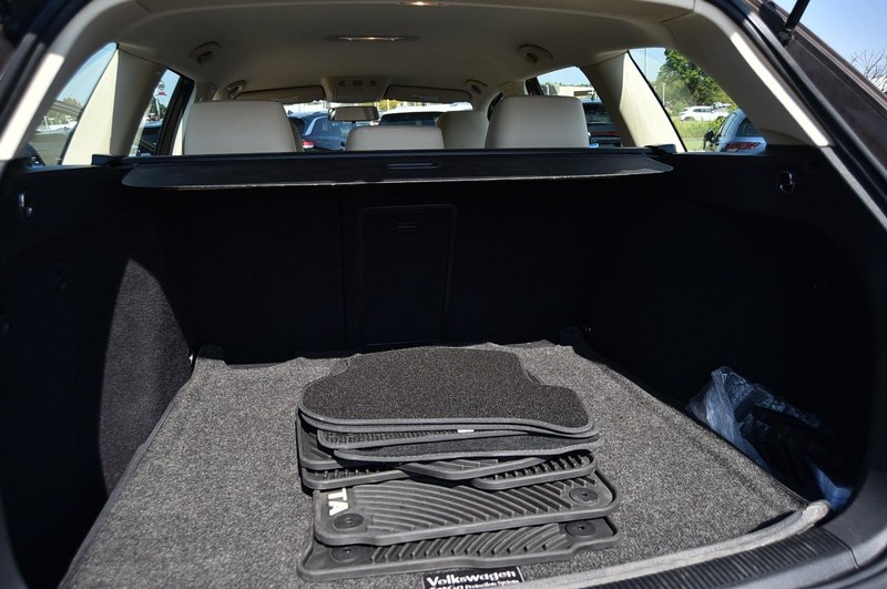 Volkswagen Jetta SportWagen Vehicle Image 19