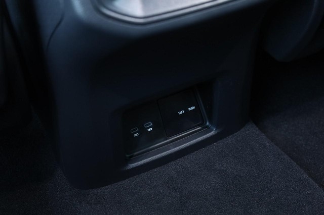 Volkswagen Atlas Cross Sport Vehicle Image 25