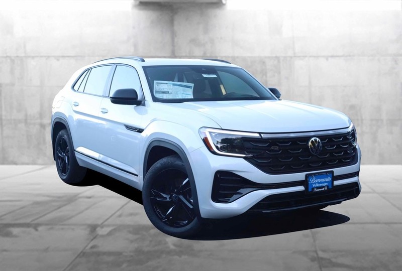 Volkswagen Atlas Cross Sport Vehicle Full-screen Gallery Image 2