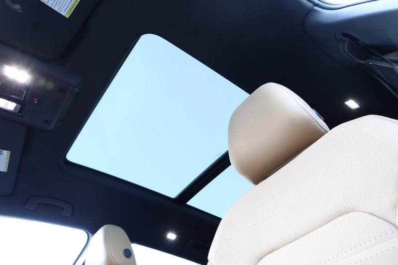 Volkswagen Atlas Cross Sport Vehicle Full-screen Gallery Image 10