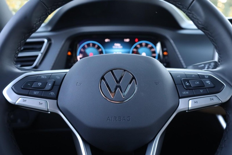 Volkswagen Atlas Cross Sport Vehicle Full-screen Gallery Image 12