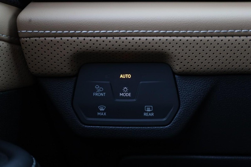 Volkswagen Atlas Cross Sport Vehicle Full-screen Gallery Image 22