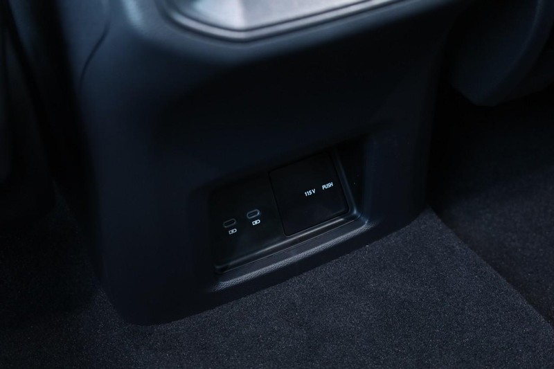 Volkswagen Atlas Cross Sport Vehicle Full-screen Gallery Image 25