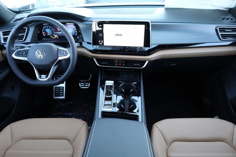 Volkswagen Atlas Cross Sport Vehicle Full-screen Gallery Image 26