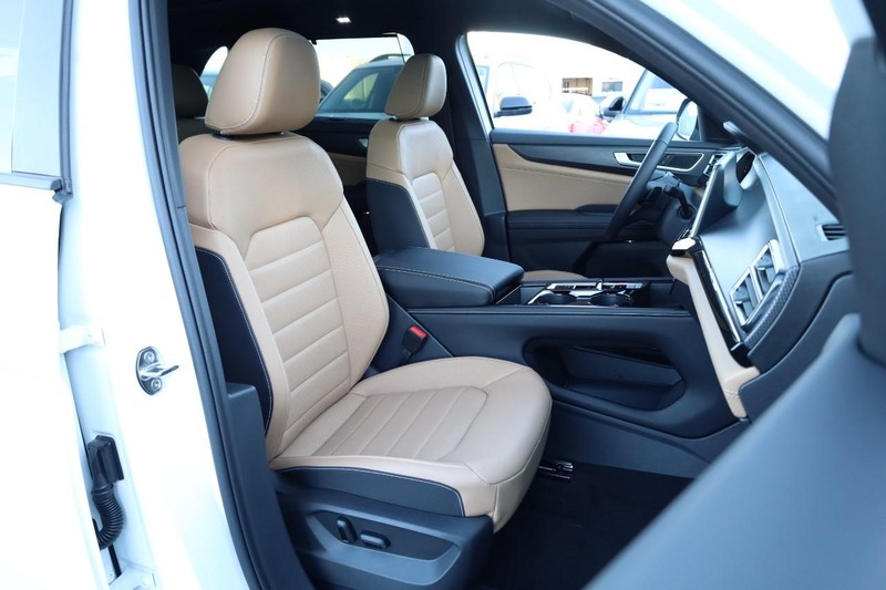 Volkswagen Atlas Cross Sport Vehicle Full-screen Gallery Image 29