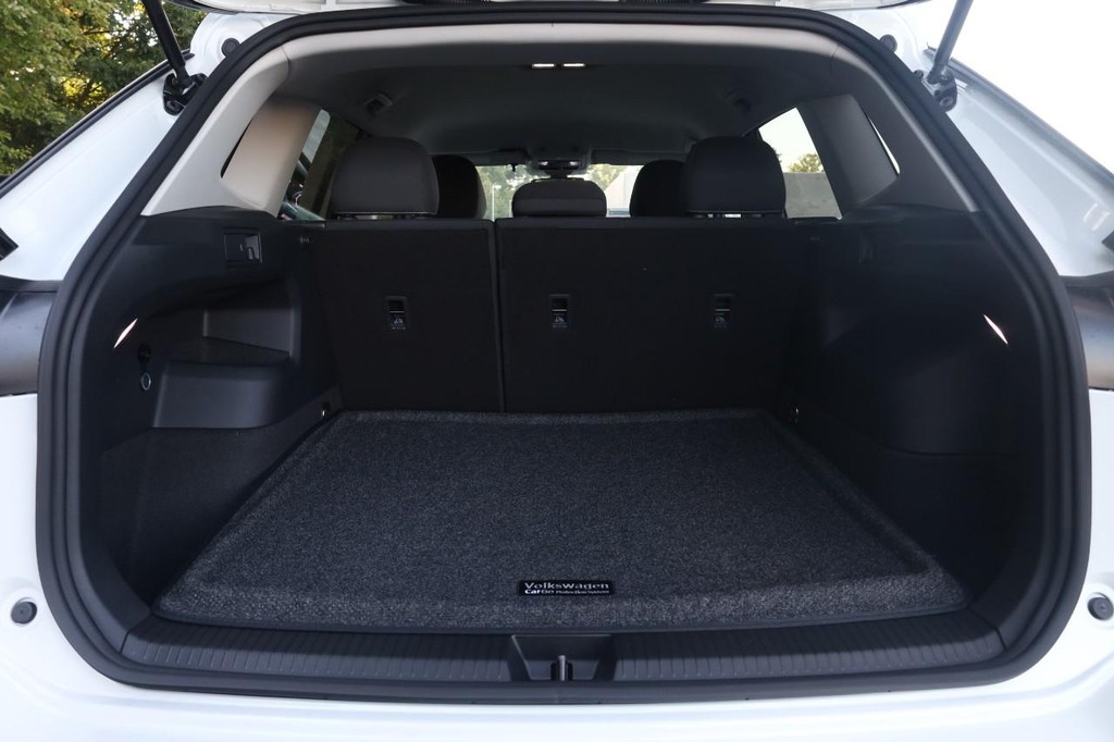 Volkswagen Tiguan Vehicle Full-screen Gallery Image 7