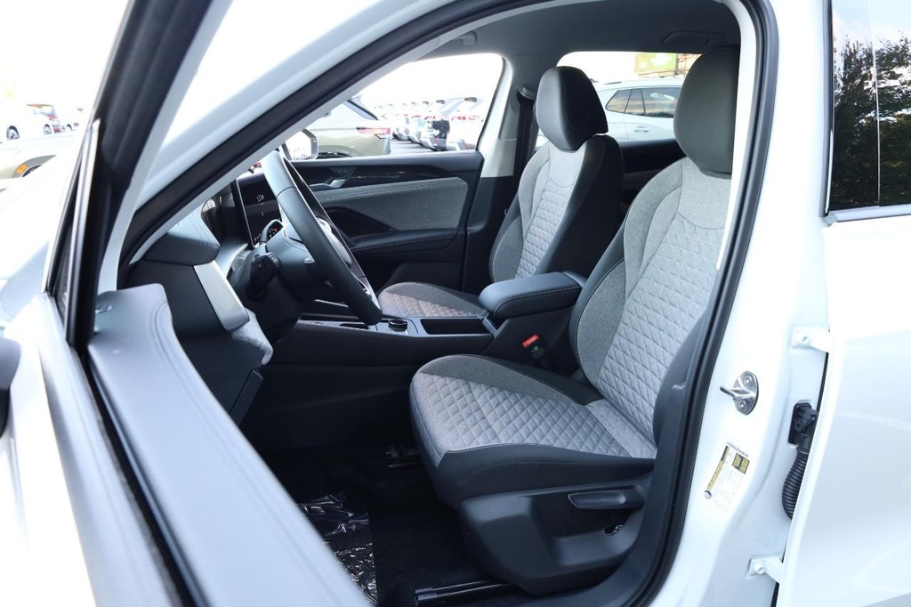 Volkswagen Tiguan Vehicle Full-screen Gallery Image 8