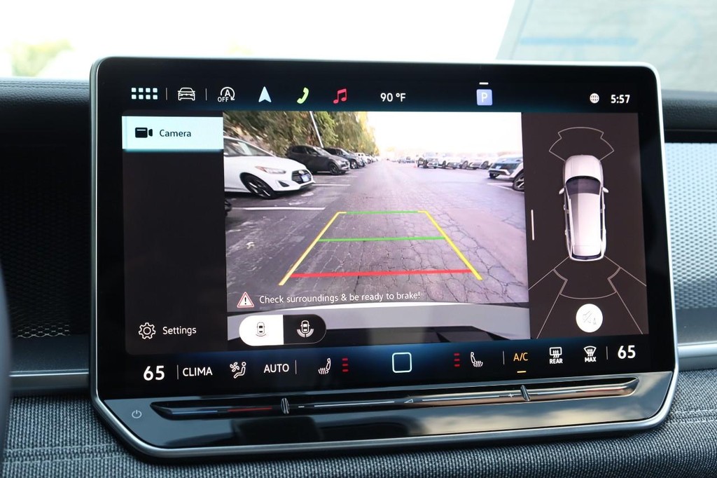 Volkswagen Tiguan Vehicle Full-screen Gallery Image 12