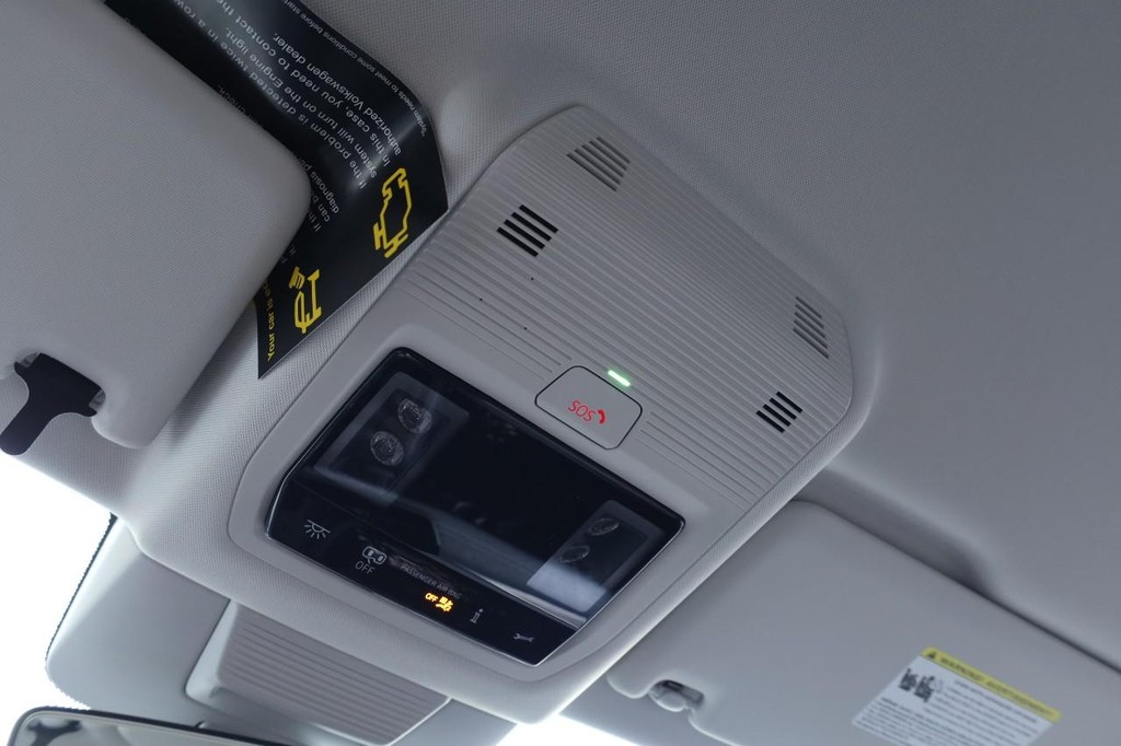 Volkswagen Tiguan Vehicle Full-screen Gallery Image 16