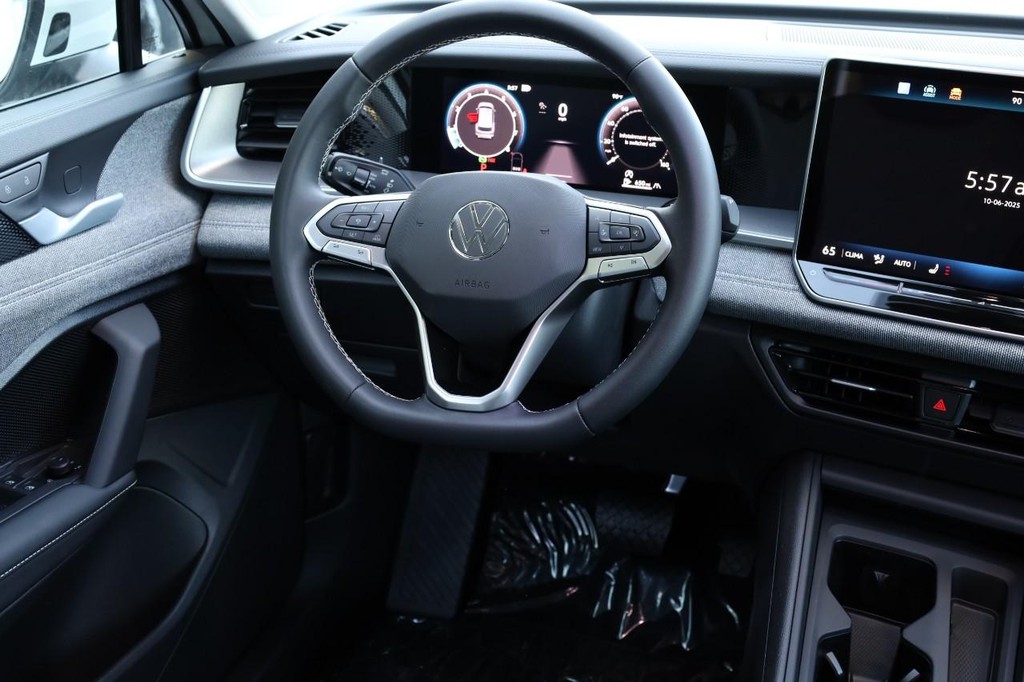 Volkswagen Tiguan Vehicle Full-screen Gallery Image 22