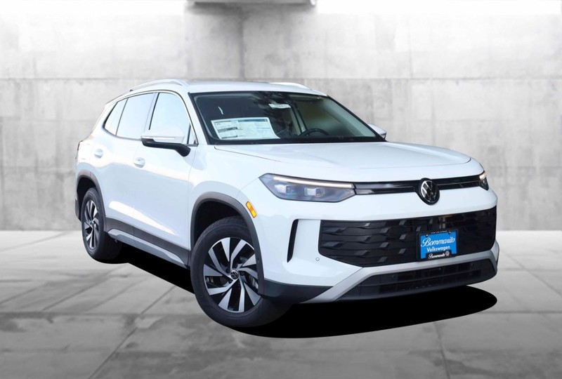 Volkswagen Tiguan Vehicle Image 02