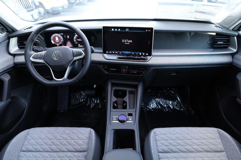 Volkswagen Tiguan Vehicle Image 21