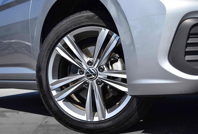 Volkswagen Jetta Vehicle Image 03