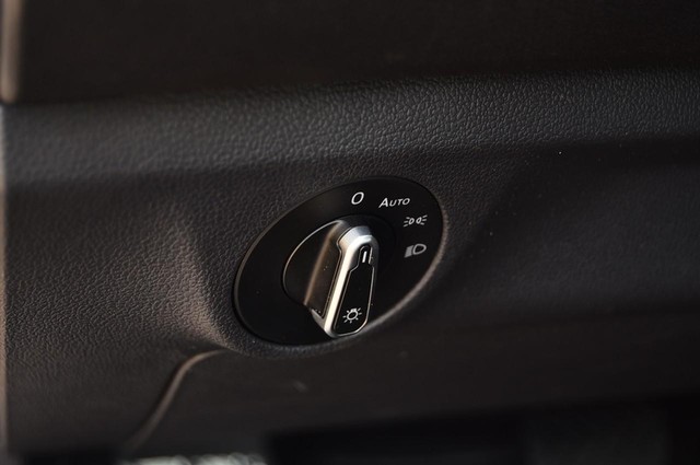 Volkswagen Jetta Vehicle Image 11