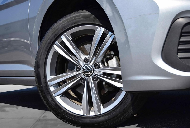 Volkswagen Jetta Vehicle Image 03